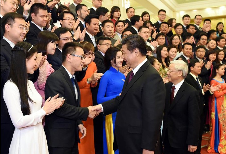 Chinese, Vietnamese leaders call on youth to do more for the bilateral friendship - ảnh 1