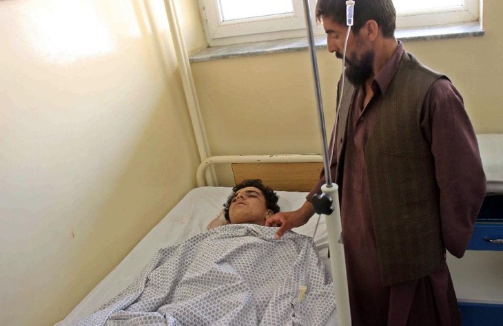 Bombing in Afghanistan kills dozens - ảnh 1
