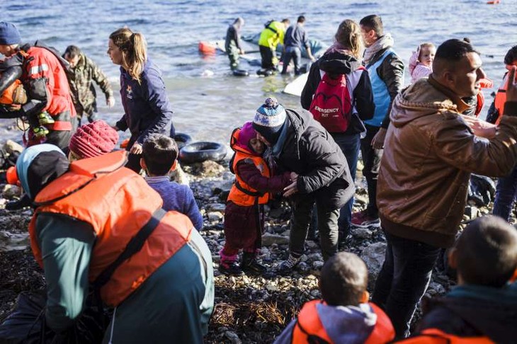 More than one million migrants crossed Mediterranean Sea to Europe in 2015 - ảnh 1