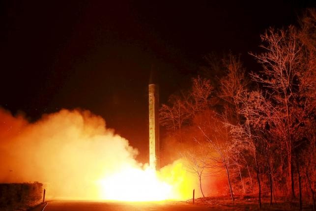 North Korea launches ballistic missiles  - ảnh 1