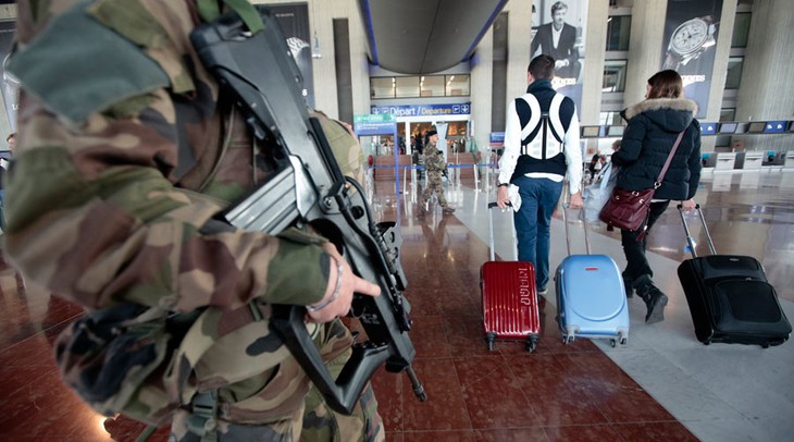 Countries tighten security following Nice terror attack - ảnh 1
