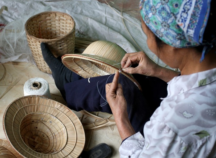 Tri Lễ - a village that makes traditional palm leaf hats - ảnh 6