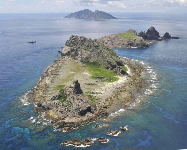 Japan identifies four Chinese coast guard ships enter Japanese waters - ảnh 1