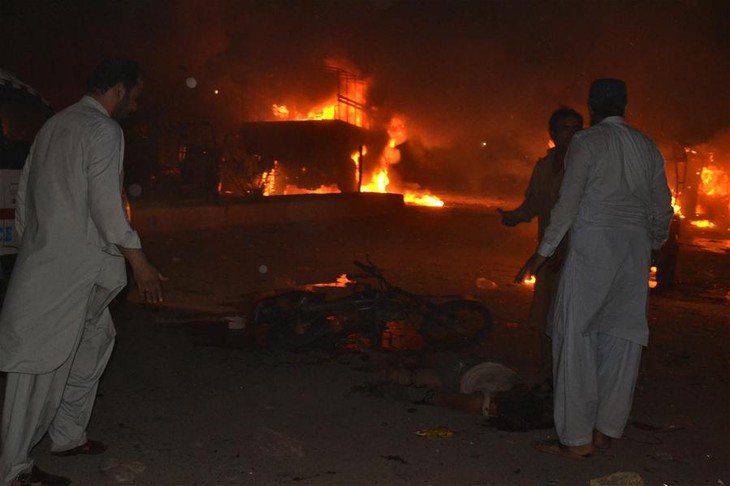 Huge blast in Pakistan kills dozens - ảnh 1
