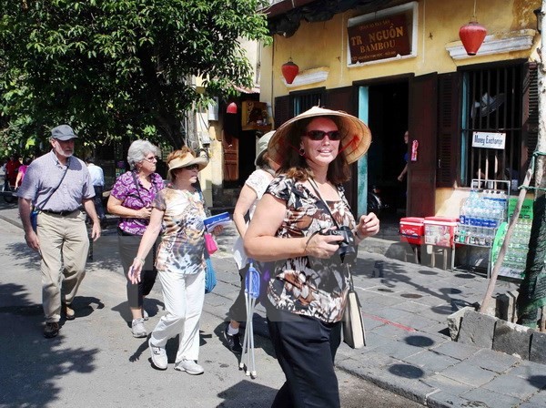 Foreign tourist arrivals exceed 1 million once again - ảnh 1