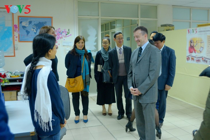 Embassy asked to connect VOV with French media agencies  - ảnh 2