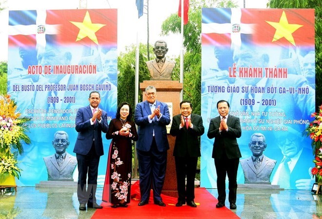 Bust of first Dominican President inaugurated in Hanoi - ảnh 1