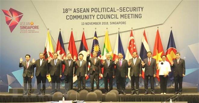 Vietnam urges ASEAN to pursue shared principles in resolving East Sea issue - ảnh 1