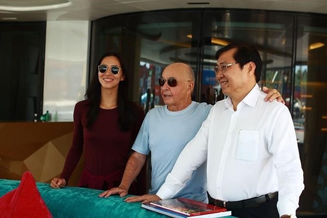 British billionaire sails super-yacht to Vietnam - ảnh 1