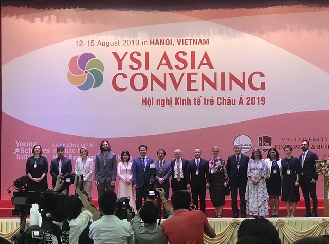 Young economists discuss new economic strategies at YSI Asia Convening 2019 - ảnh 1