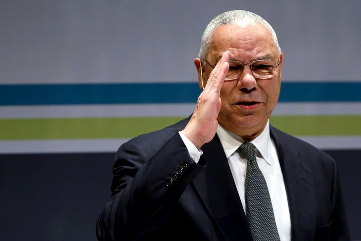 US lowers flags to honor late General Colin Powell  - ảnh 1