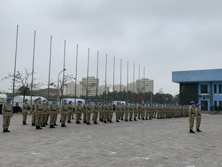 Blue-beret Vietnamese soldiers ready for peacekeeping mission in Africa - ảnh 2