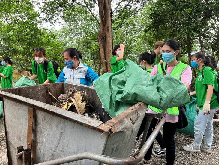 Every day, Earth Day, Keep Hanoi Clean makes a difference  - ảnh 8