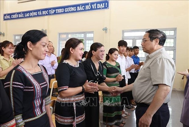 PM inspects Kon Tum’s preparations for new academic year - ảnh 1