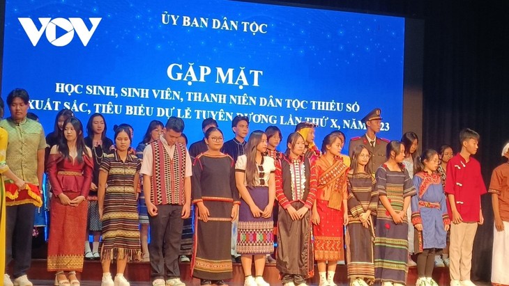 100 outstanding ethnic minority youngsters honored - ảnh 1
