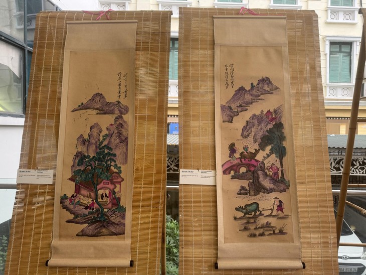 Painting exhibit in Hanoi features 19th-century folk tales - ảnh 1