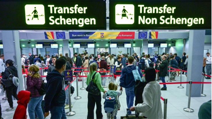 Bulgaria, Romania partially join EU's visa-free Schengen zone - ảnh 1