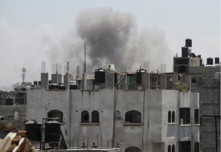 Israeli forces press Gaza offensive from north and south - ảnh 1