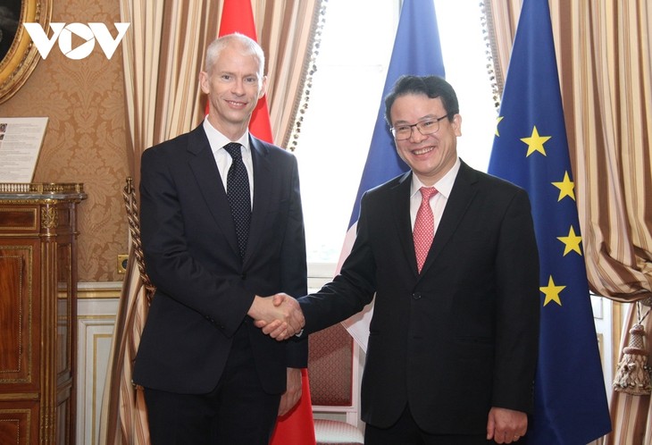 Vietnam, France to boost cooperation in climate change response, digital transformation  - ảnh 1