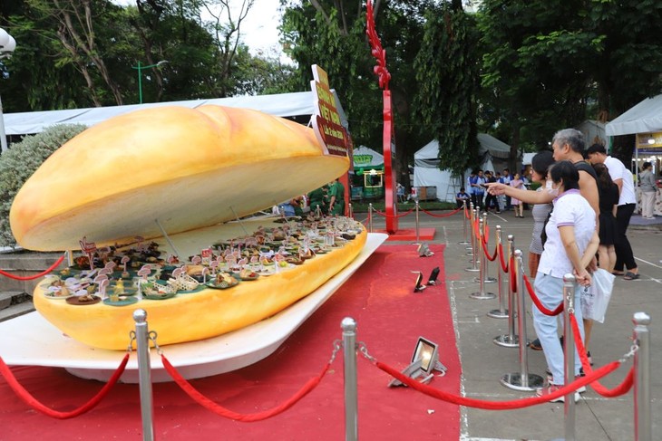 Second Vietnam banh mi festival offers new experience for foodies - ảnh 1