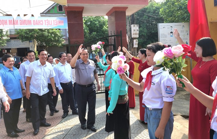 PM Vietnam, Pham Minh Chinh Kunjungi SD di Kotamadya Yen Lap, Propinsi Phu Tho - ảnh 1