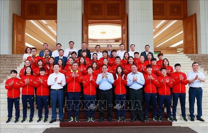 PM Pham Minh Chinh: Menyempurnakan dan Menyinkronkan Kebijakan untuk Mengembangkan Sepak Bola Wanita - ảnh 1