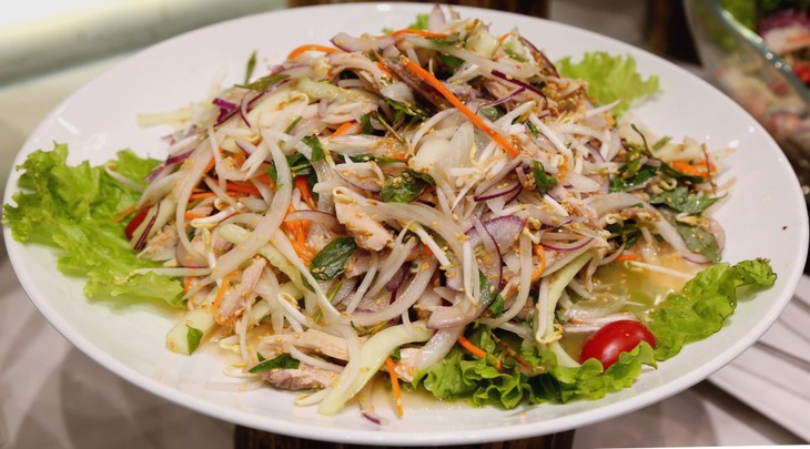 Memperkenalkan Rumus Salad Ayam Suwir Vietnam - ảnh 1