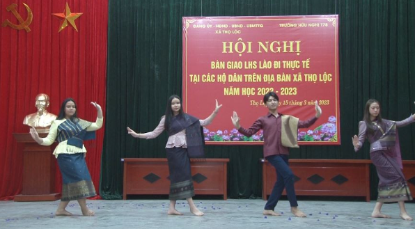 Mahasiswa Laos Berbaur dengan Warga Vietnam dalam Program Homestay - ảnh 1