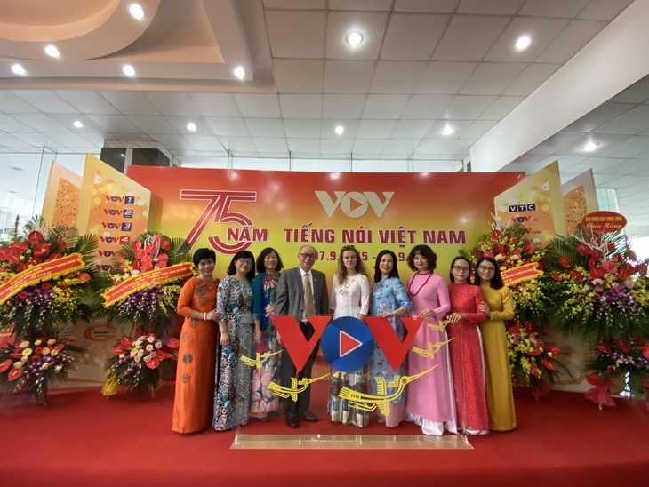 Festival Persahabatan Istimewa  Vietnam-Laos Tahun 2023- Festival dari para Penyiar Siaran Luar Negeri - ảnh 4