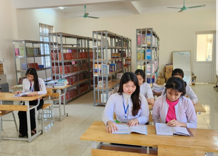 Memikirkan Pelajar Etnis Minoritas di Kabupaten Cao Phong, Provinsi Hoa Binh - ảnh 2