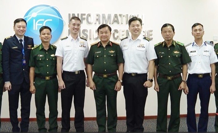 Dialog Shangri La: Letnan Jenderal Hoang Xuan Chien Bertemu dengan Direktur Jenderal IISS - ảnh 1