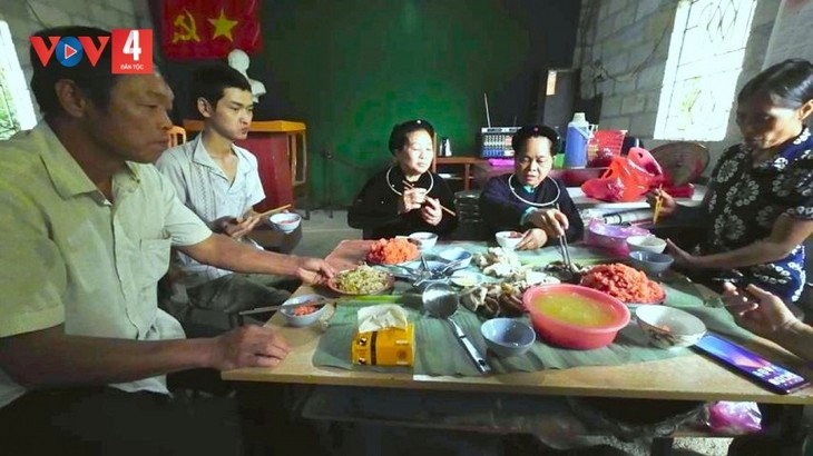 Keindahan dalam Pesta Mohon Panenan ​dari Warga Etnis Tay dan Nung di Cao Bang - ảnh 1