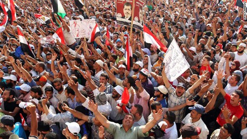 ປະຊາຊົນອີຢີບ ນັບພັນຄົນແຫ່ຂະບວນ ສະໜັບສະໜູນທ່ານປະທານາທິບໍດີ Mohamed Morsi - ảnh 1