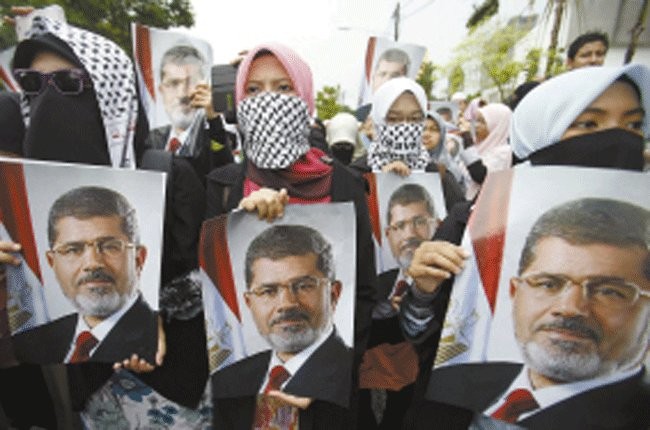 ຝ່າຍອິດສະລາມ ຢູ່ອີຍີບ ສືບຕໍ່ແຫ່ຂະບວນປະທ້ວງເພື່ອສະໜັບສະໜູນທ່ານ Morsi - ảnh 1