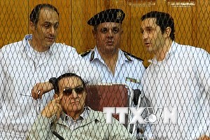 ອະດີດປະທານາທິບໍດີ ອີຍີບ H.Mubarak ຖືກຕັດສິນຈຳຄຸກ 3 ປີ - ảnh 1