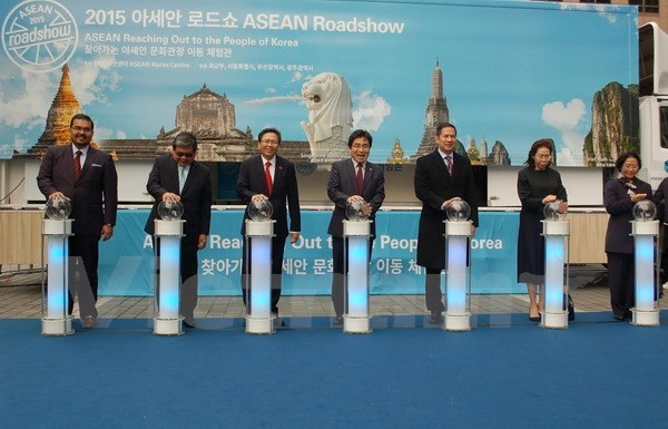 ASEAN Roadshow - ການເຄື່ອນໄຫວພົບປະແລກປ່ຽນວັດທະນະທຳ,ທ່ອງທ່ຽວອາຊຽນແລະສ.ເກົາຫຼີ - ảnh 1