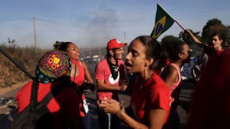 巴西陷入政坛风波和经济衰退 - ảnh 2