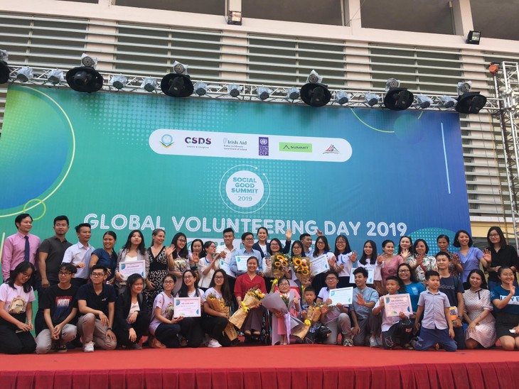 지속가능한 개발을 지향하는 2019년 글로벌 자원봉사의 날 - ảnh 2