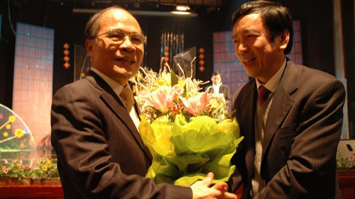 Parlamentspräsident Nguyen Sinh Hung zu Gast bei VOV zum Neujahrsfest Tet - ảnh 1