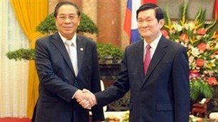 Staatspräsident Truong Tan Sang ist in Vientiane eingetroffen - ảnh 1