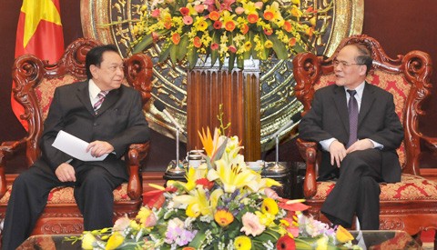 Parlamentspräsident Nguyen Sinh Hung empfing AIPA-Generalsekretär Antonio Cuenco - ảnh 1