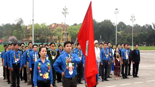 Jugendverband besucht Ho Chi Minh-Mausoleum - ảnh 1