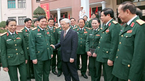 KPV-Generalsekretär Nguyen Phu Trong berät mit der Politikabteilung der Armee - ảnh 1