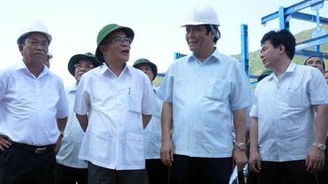  Parlamentspräsident Nguyen Sinh Hung besucht die Industriezone Vung Ang - ảnh 1