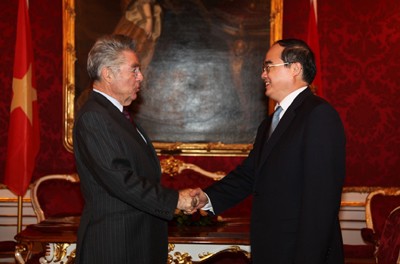 Österreichs Präsident zu Gast beim Unternehmensforum beider Länder  - ảnh 1
