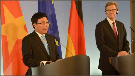 Außenminister Pham Binh Minh trifft deutschen Amtskollegen Guido Westerwelle - ảnh 1