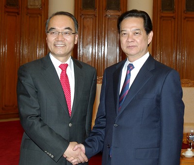 Premierminister Dung empfängt den südkoreanischen Finanzminister - ảnh 1