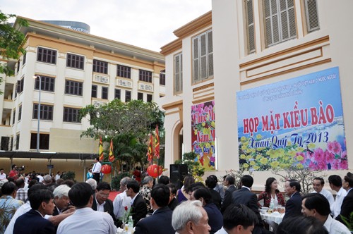 Treffen der Auslandsvietnamesen zum Neujahrsfest Tet - ảnh 1