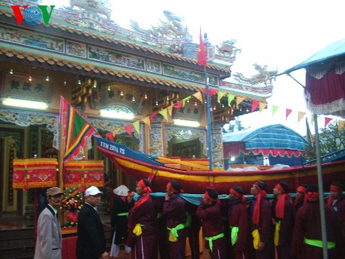 Fischerfest im Kreis Thuan An ziehen viele Besucher an - ảnh 1