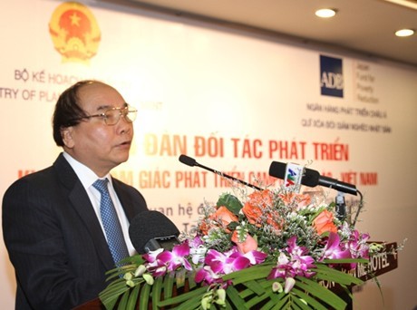 Stärkung der wirtschaftlichen Zusammenarbeit zwischen Vietnam, Laos und Kambodscha  - ảnh 1